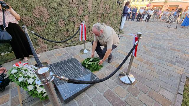 Odsłonięcie tablicy 15 sierpnia