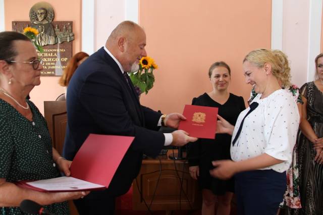 Uroczystość wręczenia aktów nadania stopnia nauczyciela mianowanego oraz powierzenia stanowiska dyrektora.