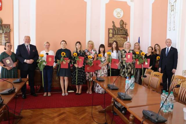 Uroczystość wręczenia aktów nadania stopnia nauczyciela mianowanego oraz powierzenia stanowiska dyrektora.