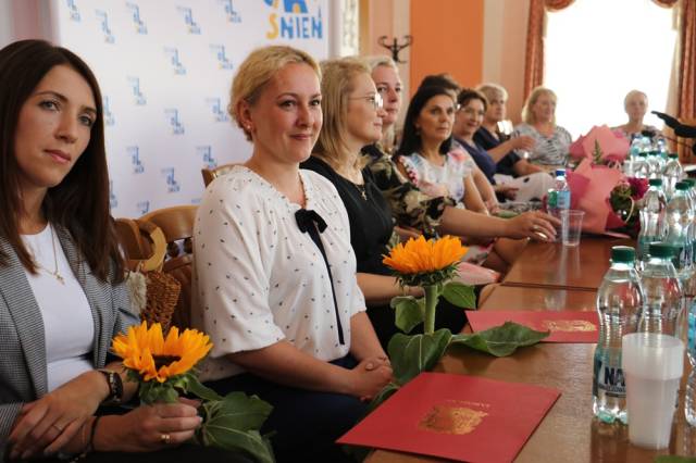 Uroczystość wręczenia aktów nadania stopnia nauczyciela mianowanego oraz powierzenia stanowiska dyrektora.