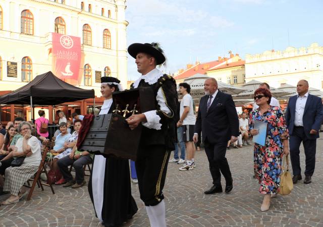 Anna Ostrogska i Wilhelm Orsetti prowadzą Kapitułę Nagrody