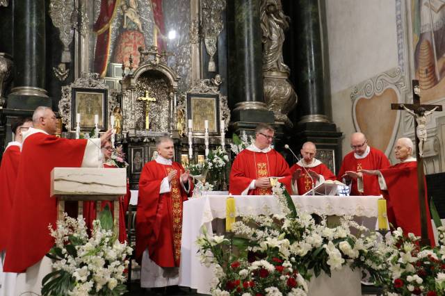 Msza św. w bazylice pw. Matki Bożej Bolesnej w Jarosławiu 