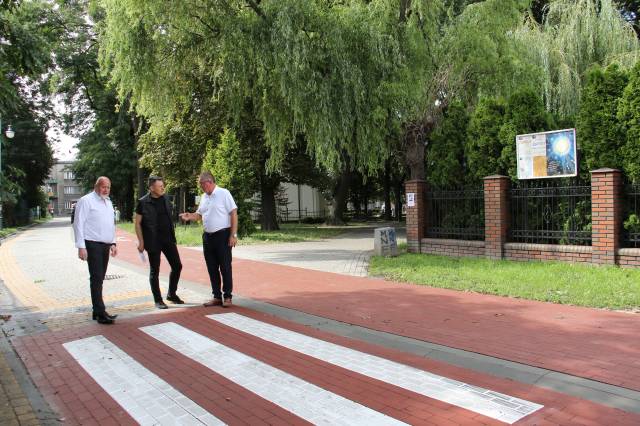 Wyniesione przejście dla pieszych przy ul. Czesławy Puzon ps. Baśka 