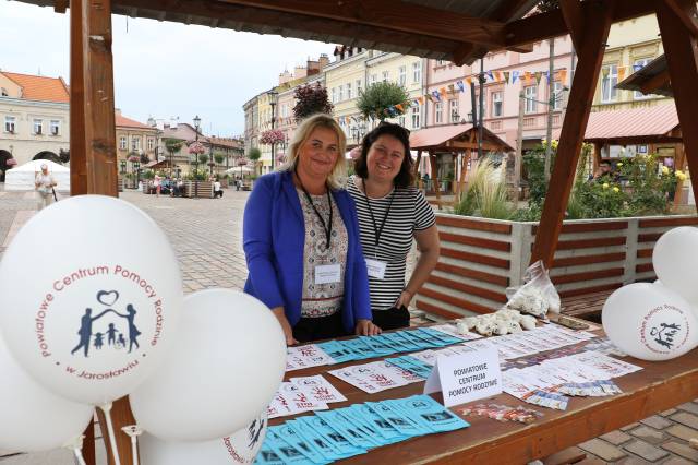 Stoisko Powiatowego Centrum Pomocy Rodzinie oraz Radców Prawnych