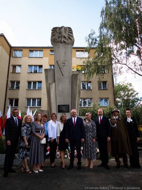 Uczestnicy jarosławskich obchodów pamięci Ofiar II wojny światowej