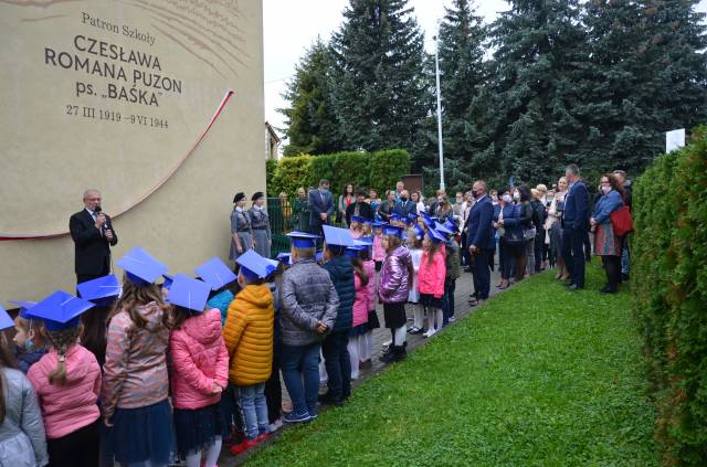 Odsłonięcie muralu patronki szkoły Czesławy Romany Puzon ps. "Baśka"