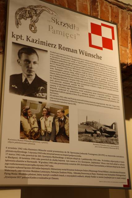 Fragment wystawy "Skrzydła Pamięci" przedstawiający informację o Kazimierzu R. Wünsche