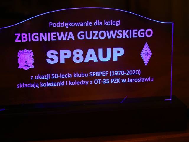 Pamiątka otrzymana przez prezesa klubu Z. Guzowskiego, fot. H. Grymuza