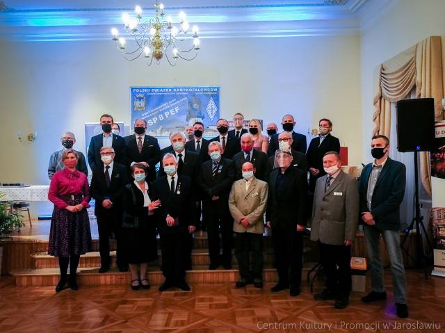 Pamiątkowe zdjęcie uczestników jubileuszowego spotkania.