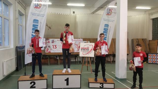 Podium młodzików - 1 miejsce Szymon Wawrykowicz, 2 miejsce Adrian Kruń, 3 miejsce Karol Kijanka, tuż za podium - Klaudiusz Jurkiewicz.