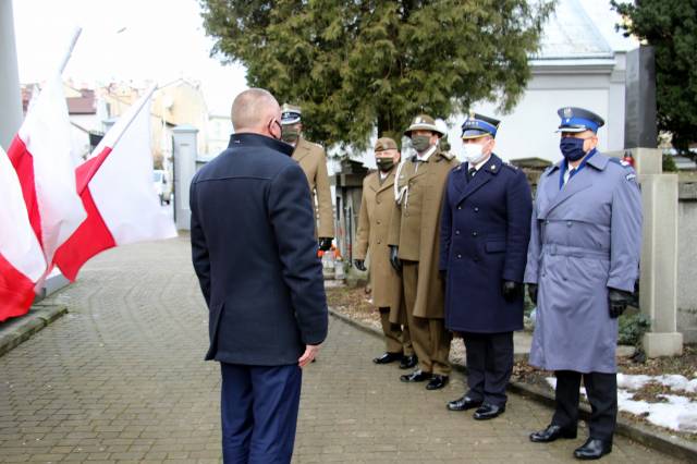 Zastępca burmistrza Wiesław Pirożek dziękuje uczestnikom za udział w wydarzeniu