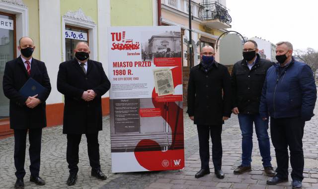 Uczestnicy otwarcia wystawy "Tu rodziła się Solidarność"