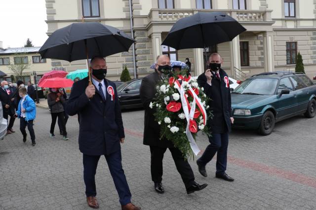 Burmistrz miasta Waldemar Paluch wraz z zastępcami Wiesławem Pirożkiem i Dariuszem Traczem.