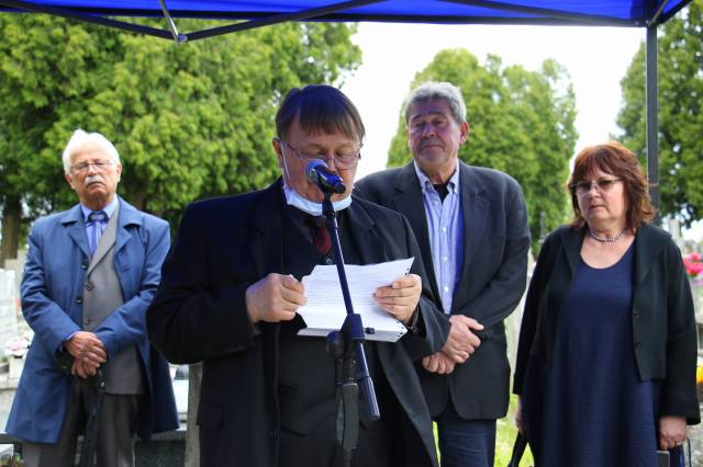 Zgromadzonych przywitał współorganizator uroczystości Janusz Bochenek