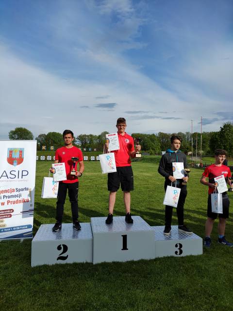 Wiktor Kutyła na podium.