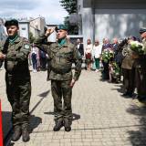 Uroczyste podniesienie flagi państwowej na maszt podczas obchodów 78. rocznicy zbrodni wołyńskiej.