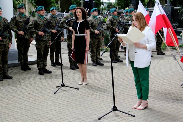 Monika Romaniec-dyrektor biura poselskiego Tadeusza Chrzana.