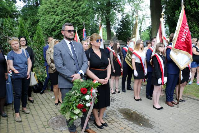 Uczestnicy obchodów 78. rocznicy zbrodni wołyńskiej-radna Jolanta Makarowska oraz Artur Świątek, PWSTE.