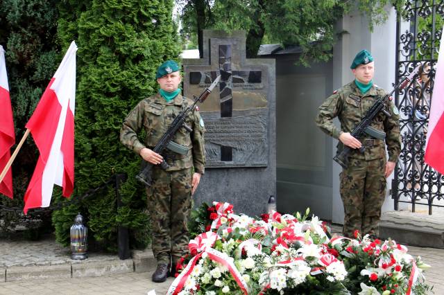 Tablica upamiętniająca ludobójstwo dokonane przez ukraińskich nacjonalistów na polskiej ludności Kresów Południowo-Wschodnich na Starym Cmentarzu.