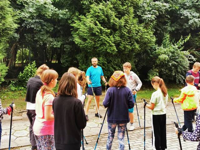 Zajęcia nordic walking w Szkole Podstawowej nr 4.