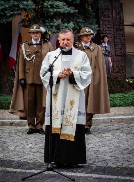 Ks. prałat Marian Bocho poprowadził modlitwę za poległych