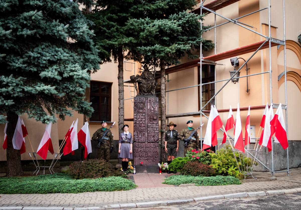 Pomnik Bohaterów i Ofiar II Wojny Światowej, pl. ks. Piotra Skargi