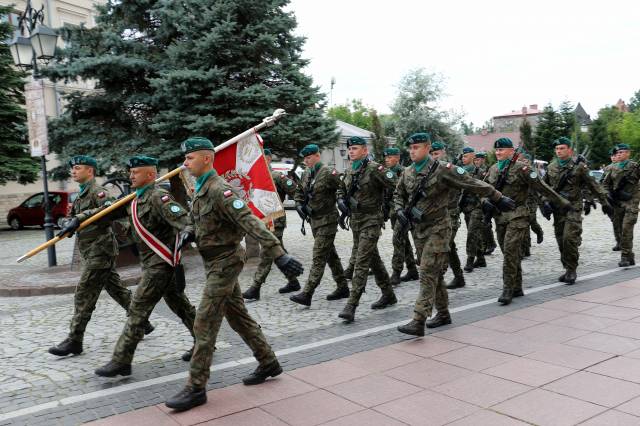 Wojskowa asysta honorowa została wystawiona przez 14 das im. gen. brygady Wacława Wieczorkiewicza.