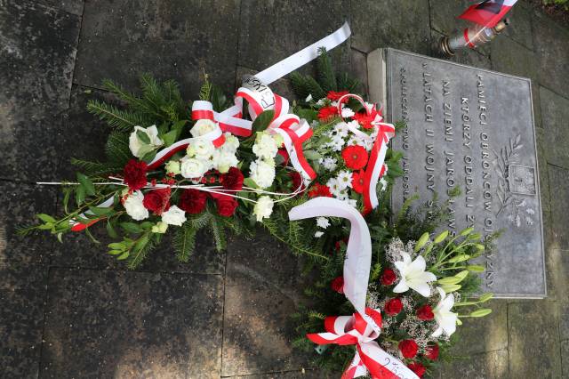 Pomnik obelisk przy ul. Słowackiego w Jarosławiu.