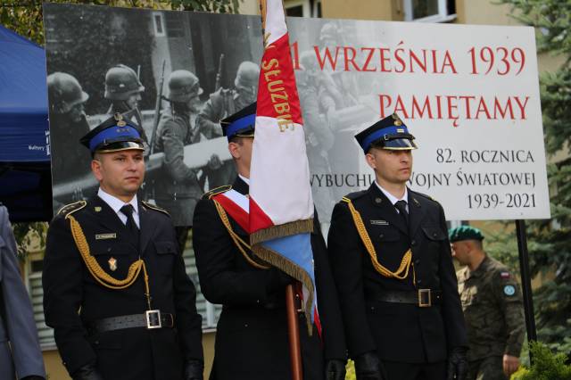 Poczet sztandarowy Komendy Powiatowej Państwowej Straży Pożarnej w Jarosławiu.