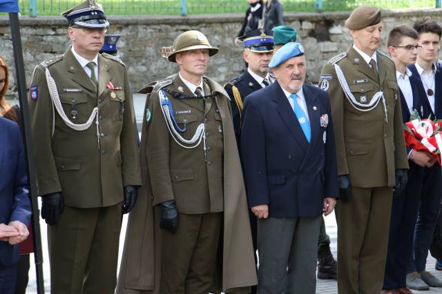 Przedstawiciele służb mundurowych podczas obchodów 82. rocznicy wybuchu II wojny światowej.