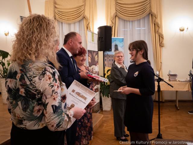 Uroczyste wręczenie nagrody laureatce XIX edycji Konkursu Recytatorsko-Poetyckiego im. Jerzego Hordyńskiego.