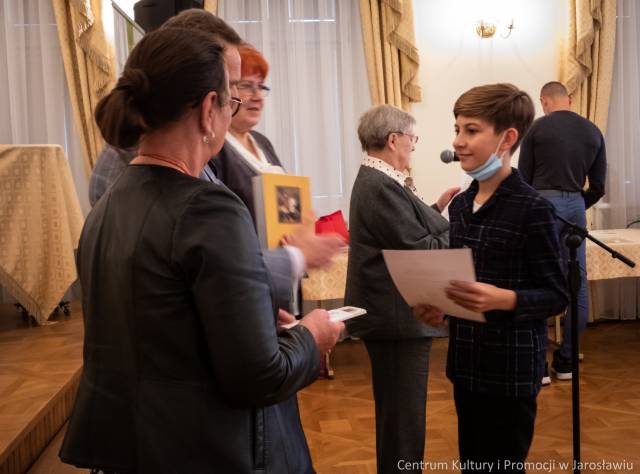 Uroczyste wręczenie nagrody laureatowi XIX edycji Konkursu Recytatorsko-Poetyckiego im. Jerzego Hordyńskiego.