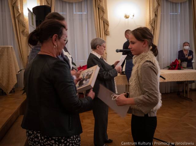 Uroczyste wręczenie nagrody laureatce XIX edycji Konkursu Recytatorsko-Poetyckiego im. Jerzego Hordyńskiego.