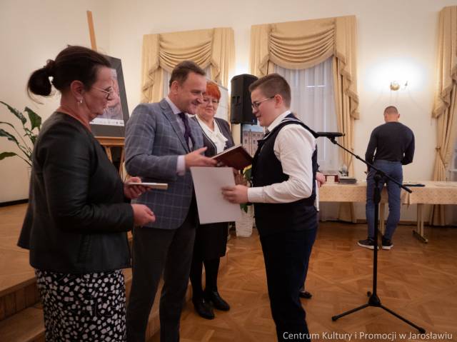 Laureat XIX edycji Konkursu Recytatorsko-Poetyckiego im. Jerzego Hordyńskiego.