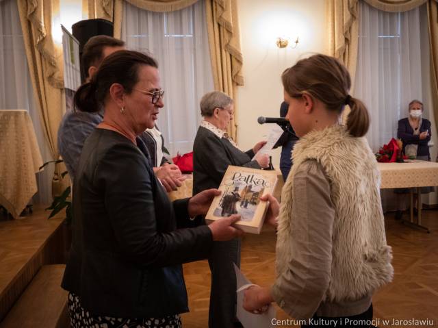 Uroczyste wręczenie nagrody laureatce XIX edycji Konkursu Recytatorsko-Poetyckiego im. Jerzego Hordyńskiego.