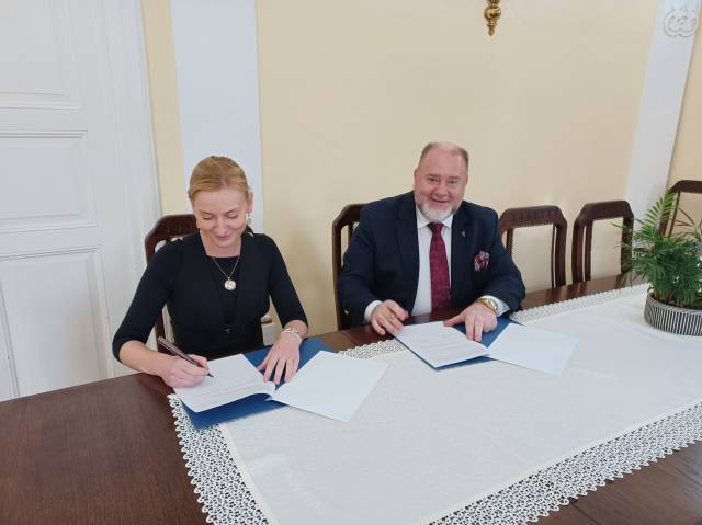 Prof. dr hab. inż. arch. Justyna Kobylarczyk i Waldemar Paluch, burmistrz Jarosławia