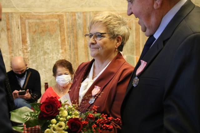 Dekoracja Medalami za Długoletnie Pożycie Małżeńskie.