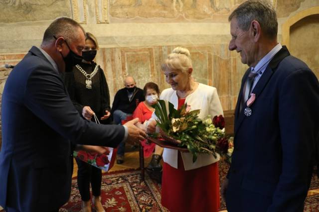 Dekoracja Medalami za Długoletnie Pożycie Małżeńskie.