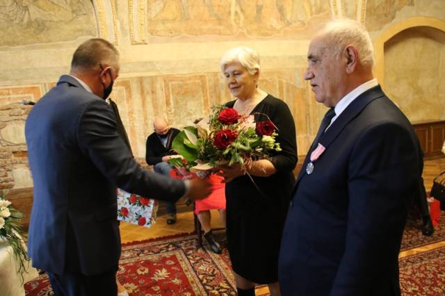 Dekoracja Medalami za Długoletnie Pożycie Małżeńskie.