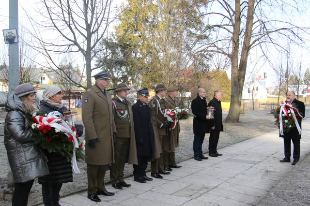 Władze Miasta, służby mundurowe oraz harcerze oddali hołd żołnierzom Wyklętym.