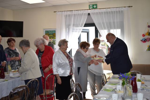 Świąteczne spotkanie seniorów w Domu Senior+ przy ul. Dolnoleżajskiej