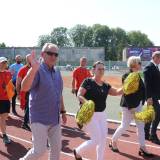 Przemarsz uczestników Olmpiady wokół stadionu.