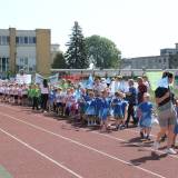 Przemarsz uczestników Olmpiady wokół stadionu.