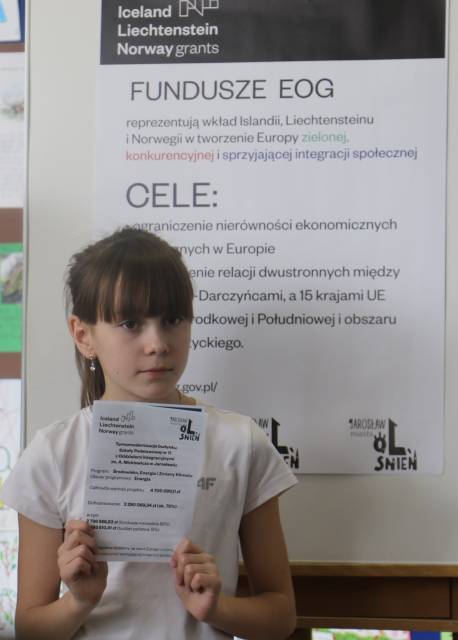 Uczestniczka otwarcia projektu termomodernizacji SP 11