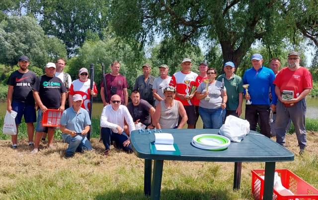 Wędkarskie Mistrzostwa Jarosławia - pamiątkowe zdjęcie.